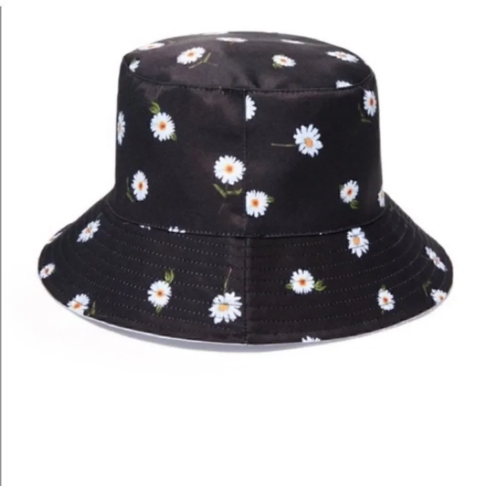 Alice + Olivia Daisy Reversible Bucket Hat